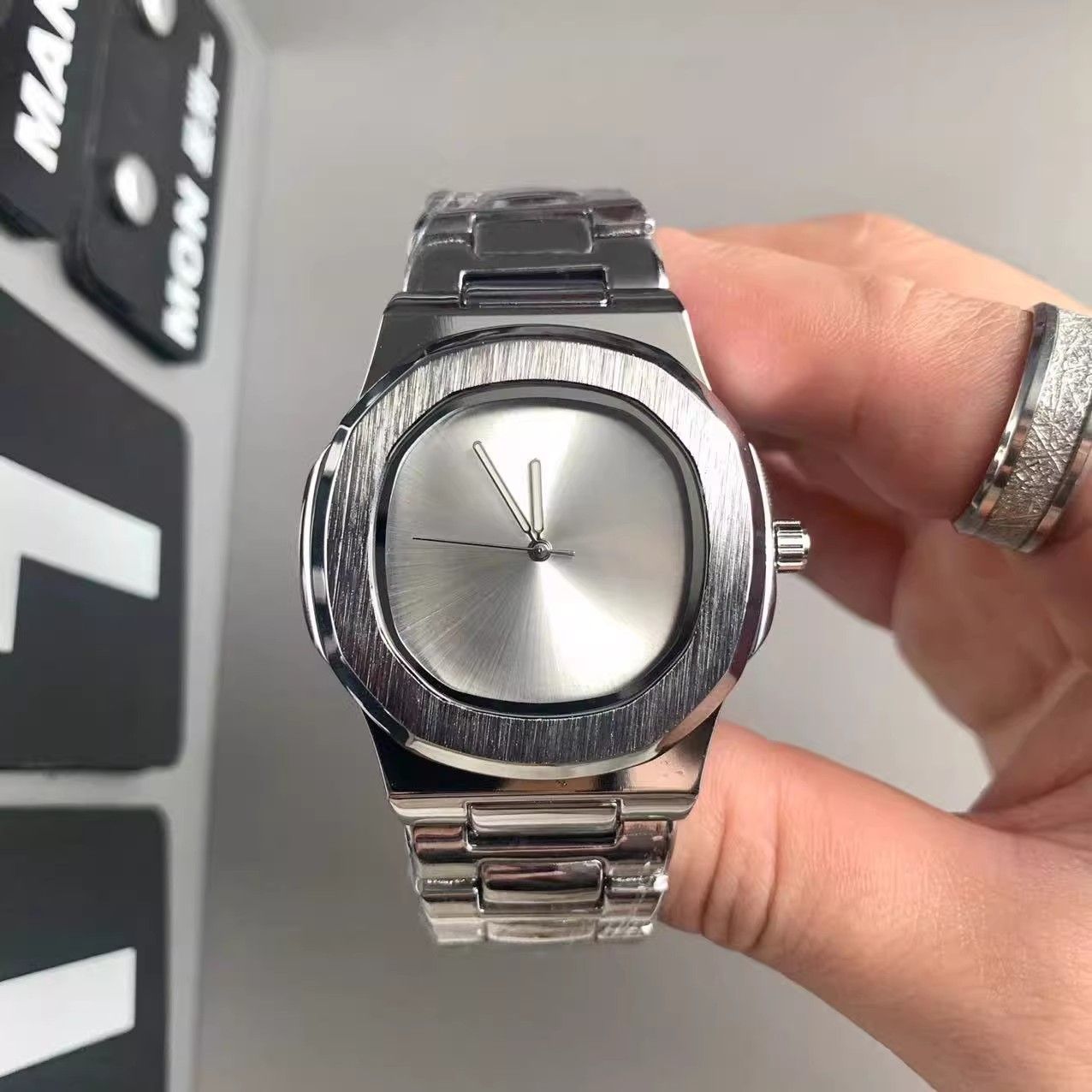 Montre à quartz pour homme ave - Luxury Watch Logo avis et prix
