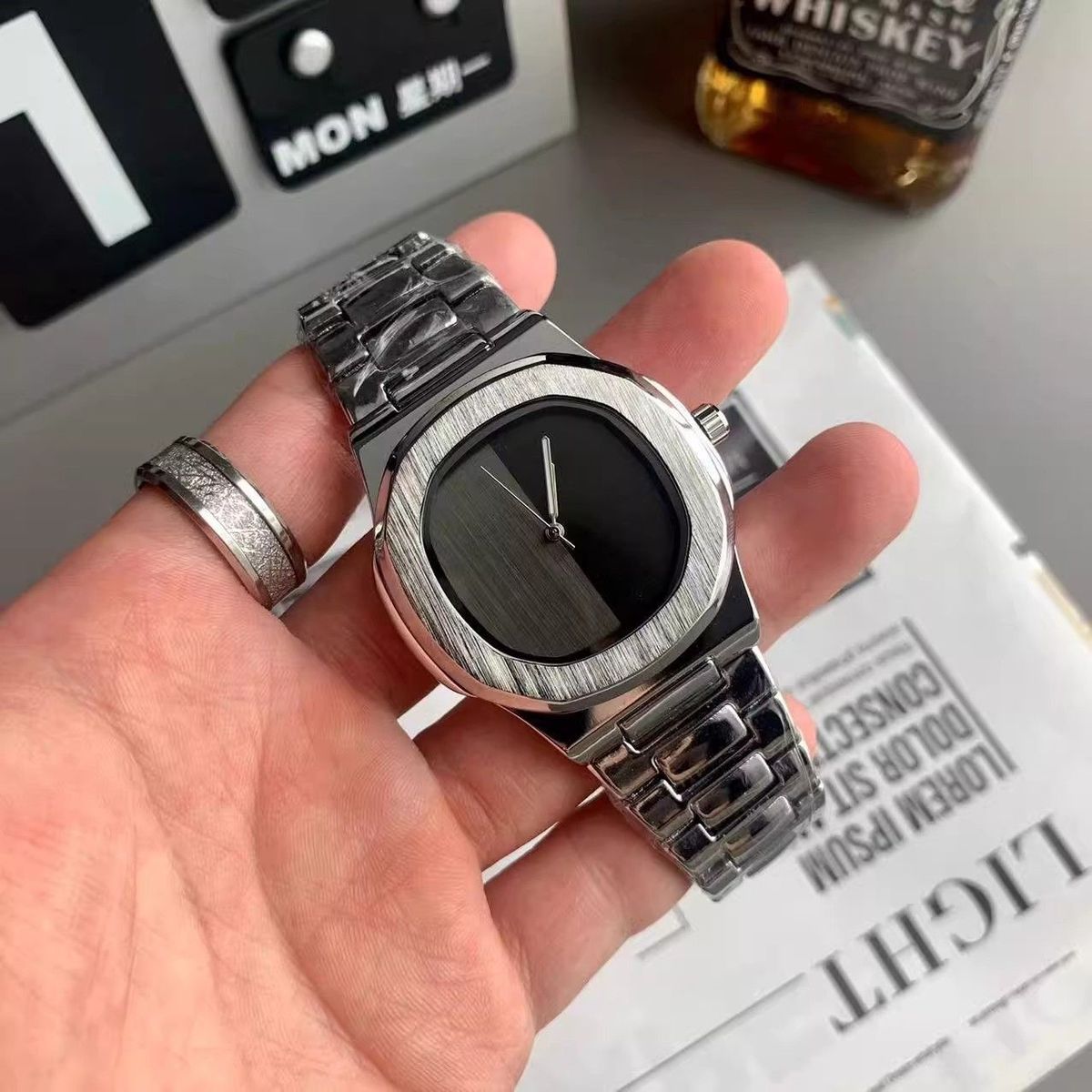 Montre à quartz pour homme ave - Luxury Watch Logo avis et prix